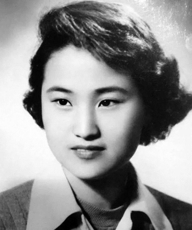 94岁**艺术家王文娟,丈夫孙道临,曾主演戏曲电影《红楼梦》 - 中国