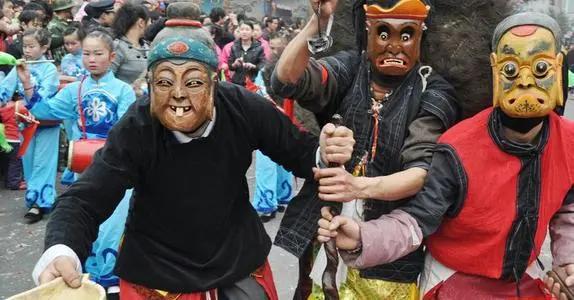 北宋乾德(968)年间,从京都汴梁开封府到江州做官的潘氏三兄弟,带来了